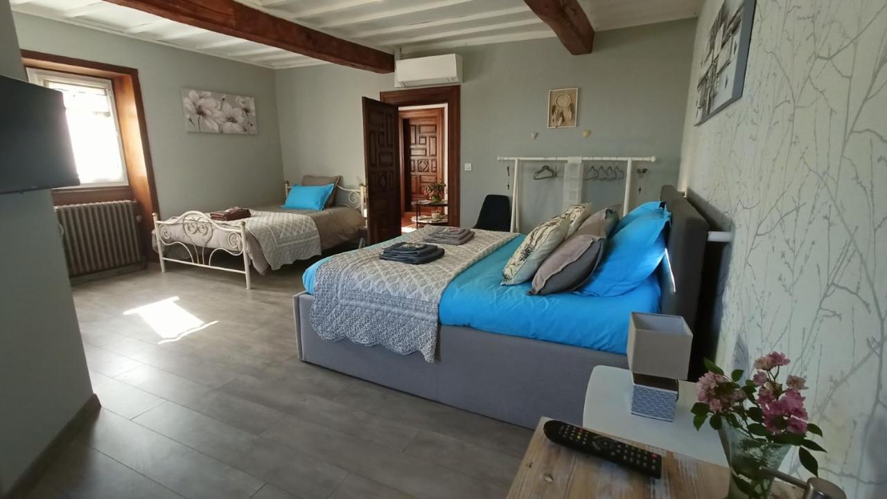 Chambres d'Hôtes LA DAME FINES Puybegon Exterior foto